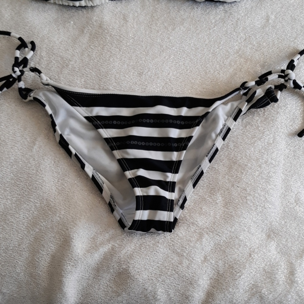 Bathing suit - Picture 3 of 4